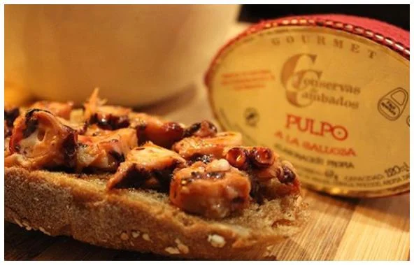 Poulpe à l'huile d'olive présentation - Conserves de Cambados - Galice Espagne