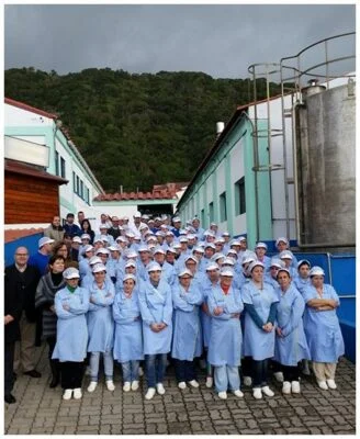 Equipe de la conserverie - Santa Catarina - Conserves de thon bonito des Açores