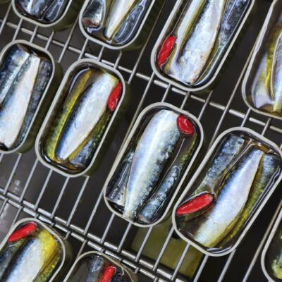 Mise en conserve des sardines de la Conserverie do Arade - Papa Anzois - Le Comptoir du Portugal l'épicerie fine portugaise depuis 2012