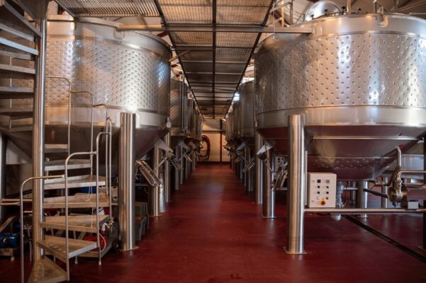 Cuverie en inox de la propriété familiale - Brites Aguiar - Vins du Douro